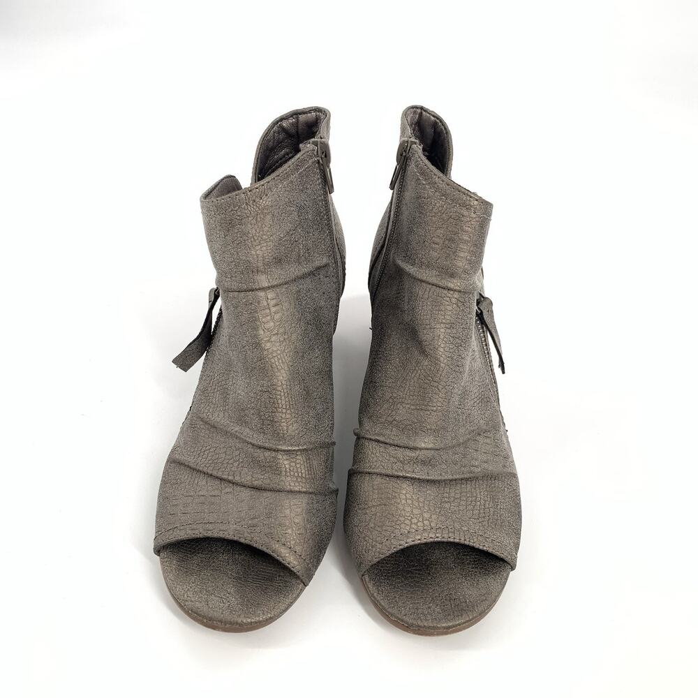 Very G Wonderlust Peep Toe Booties 9 Womens Grey Metallic Stacked Ankle Boots - Picture 2 of 10
